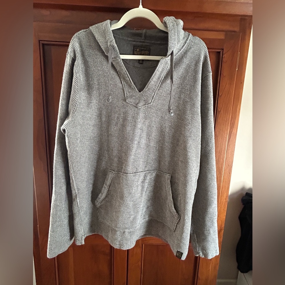 Lucky Brand Men’s grey sweater hoodie size L. Really nice shape.